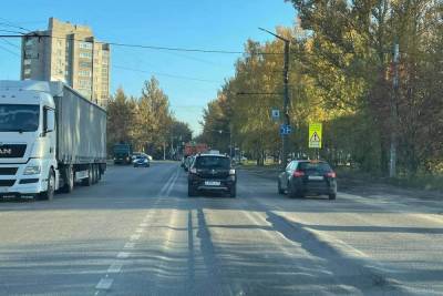 В Ярославле асфальтовая дорога с колеями