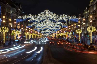 На световые новогодние композиции в Петербурге потратят более 13 млн рублей
