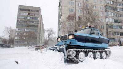 Дороги Западной Сибири потонули в снежных сугробах
