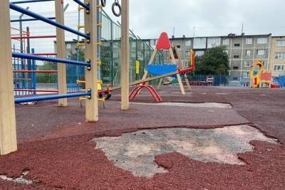 В Мурманской области власти исправляют нарушения в содержании детских площадок