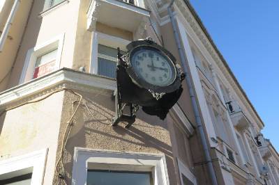 В Смоленске снова заработали знаменитые часы на перекрестке Ленина и Большой Советской