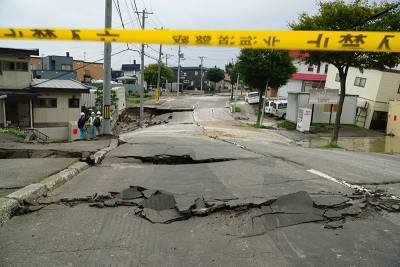 Пять человек пострадали во время мощного землетрясения в Японии