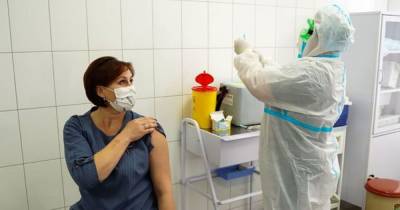 Минздрав опубликовал перечень профессий для обязательной вакцинации