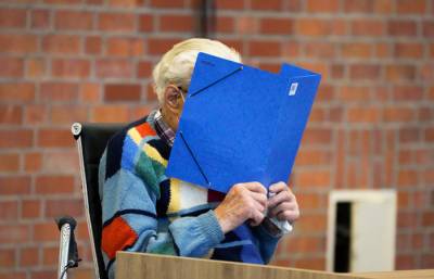 В Германии начался суд над 100-летним бывшим охранником концлагеря
