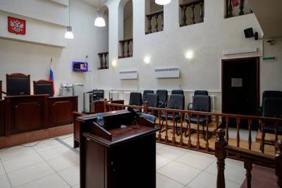 Псковский суд вынес приговор мужчине, зарубившему топором двух человек