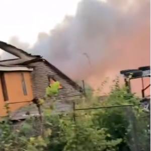 В Шевченковском районе Запорожья горит жилой дом. Видео
