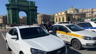 Депутат ЗакСа Цивилев назвал такси одним из факторов ухудшения ситуации на дорогах
