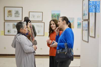 В Доме поэзии открылась выставка «Дербент сегодня»