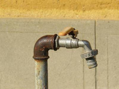 Жители астраханских поселков рискуют остаться без воды из-за обмеления водозаборов