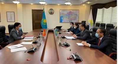 Посол Кыргызстана обсудил с казахским министром двустороннее сотрудничество