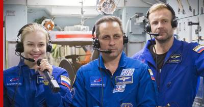 Российский киноэкипаж вышел на связь с Землей и рассказал о съемках в космосе