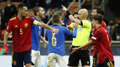 Спорное решение от Карасёва в Милане и впечатляющий камбэк в Турине: как Испания и Франция вышли в финал Лиги наций