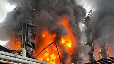 Огненный факел: Взрыв на газоперерабатывающем заводе прогремел в Амурской области