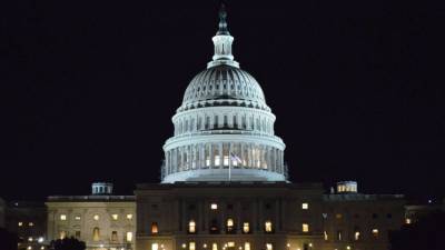Конгресс США одобрил временное повышение лимита государственного долга страны