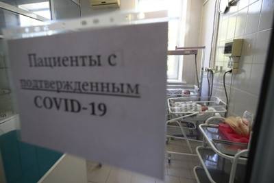 В Минздраве России оценили риск осложнений при вакцинации от COVID-19 беременных