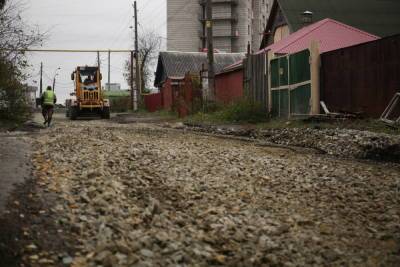 В Новосибирске завершают самый крупный щебеночный дорожный ремонт года