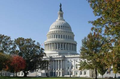 Сенат США принял закон о повышении максимума госдолга