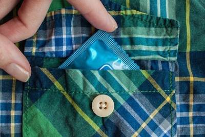 Ньюсом Гэвин - В Калифорнии запретили снимать презерватив до окончания полового акта - lenta.ru - шт. Калифорния