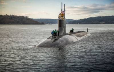 В США подводная лодка столнулась с неизвестным объектом