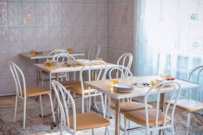 Красноярские школьники заразились кишечной инфекцией после обеда в столовой