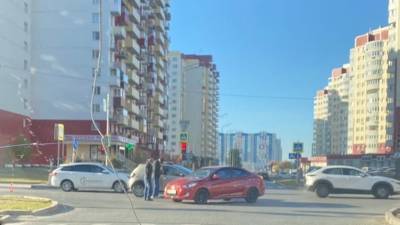 Из-за ДТП на перекрёстке Гольцова — Артамонова в Тюмени на соседних улицах пробка