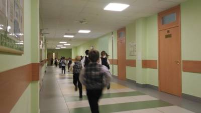 В учебных заведениях Екатеринбурга проводят проверки после анонимных угроз о стрельбе