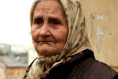 В Тверской области внучка помогала бабушке и обворовывала ещё