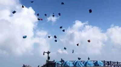 "Стаю" палаток заметили в небе над Китаем (Видео)