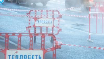 Жители Купчино не смогли пройти к машинам из-за прорыва трубы с кипятком - dp.ru - Санкт-Петербург - Купчино