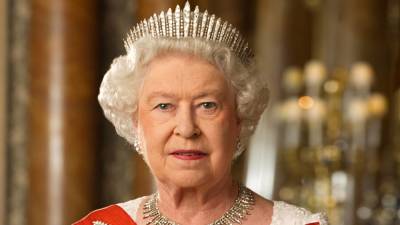 Елизавета II начала готовить старшего сына принца Уильяма к передаче короны