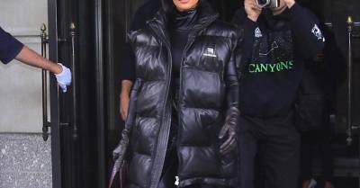 Огромный жилет и ботфорты выше бедер: Ким Кардашьян показала, как модно утеплиться осенью