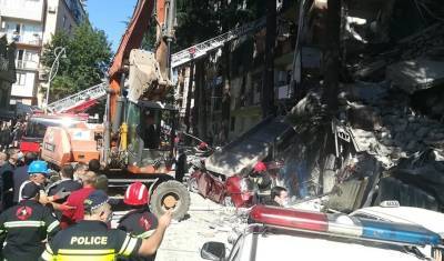 В грузинском Батуми обрушилась часть жилого дома