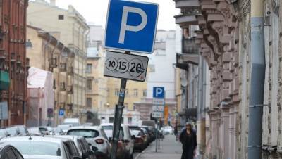 Смольный будет терять 630 тыс. рублей в сутки из-за сбоя в оплате парковок