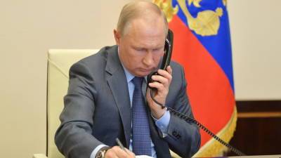 «С телефонной трубкой в руке»: Песков рассказал, как Путин отметил день рождения