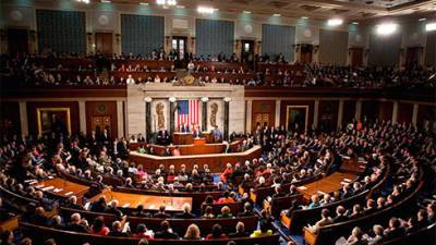 Сенат США согласился поднять потолок американского долга, чтобы избежать дефолта
