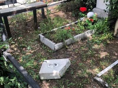 В Челябинске неизвестные разгромили старейшее кладбище