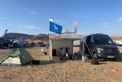 Флаг Йошкар-Олы сопровождает квадроциклистов в пустыне Сахара