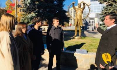 Депутат ЗСО Сергей Буяков рассказал студентам о памятнике подвигу медиков