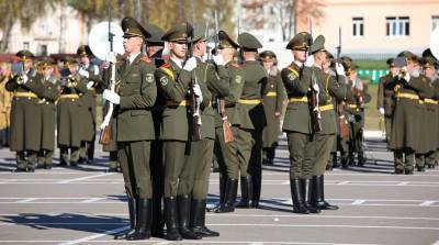 Хренин: военнослужащие-гвардейцы вносят весомый вклад в обеспечение военной безопасности государства
