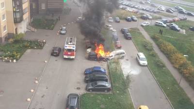 На Маршала Казакова водитель Dodge перепутал педали и устроил ДТП с пожаром