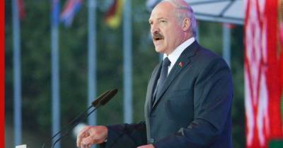 Лукашенко заявил, что не собирается "вставать на колени"