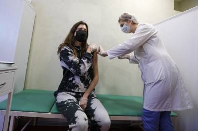 В России не зафиксировали смертей, связанных с вакцинацией