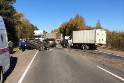 На дороге в Тверской области произошла тройная авария