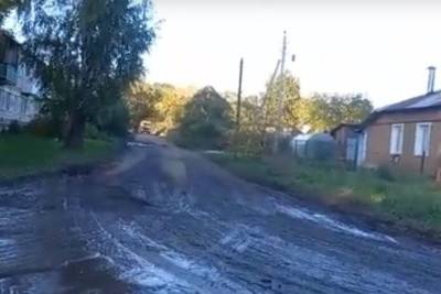 Жители Узловского района жалуются на носящиеся по поселку большегрузы