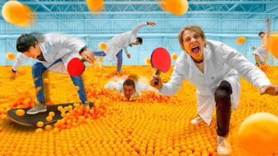 Каток из 16 тысяч теннисных шариков: Эксперименты