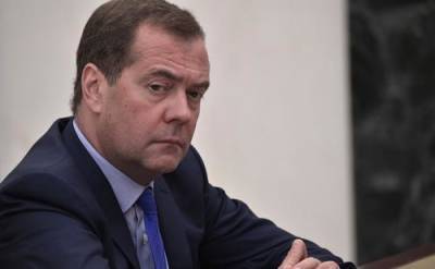 Медведев заявил, что переговоры по взаимному признанию COVID-сертификатов идут медленно