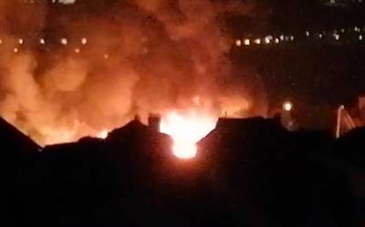 Ночью два часа в Воронеже горел склад