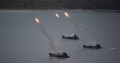 На учениях РФ корабли провели стрельбу из реактивной установки разминирования УР-77 (фото)