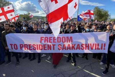 В Грузии задержали трех сторонников Саакашвили на митинге возле тюрьмы в Рустави