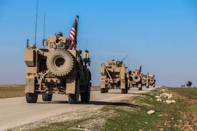 США перебросили из Ирака в Сирию груз с оружием и военной техникой